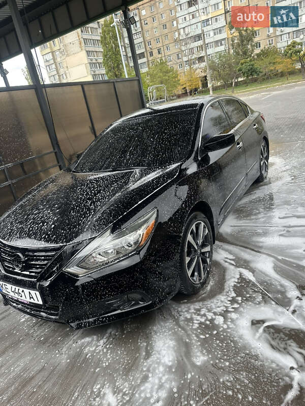 Седан Nissan Altima 2016 в Каменском