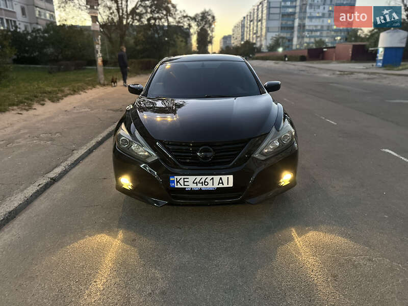Седан Nissan Altima 2016 в Каменском