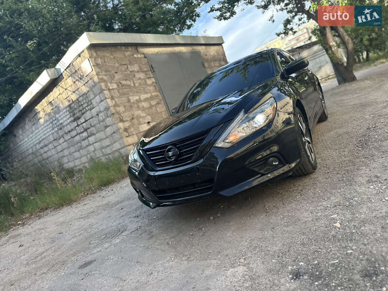 Седан Nissan Altima 2016 в Каменском