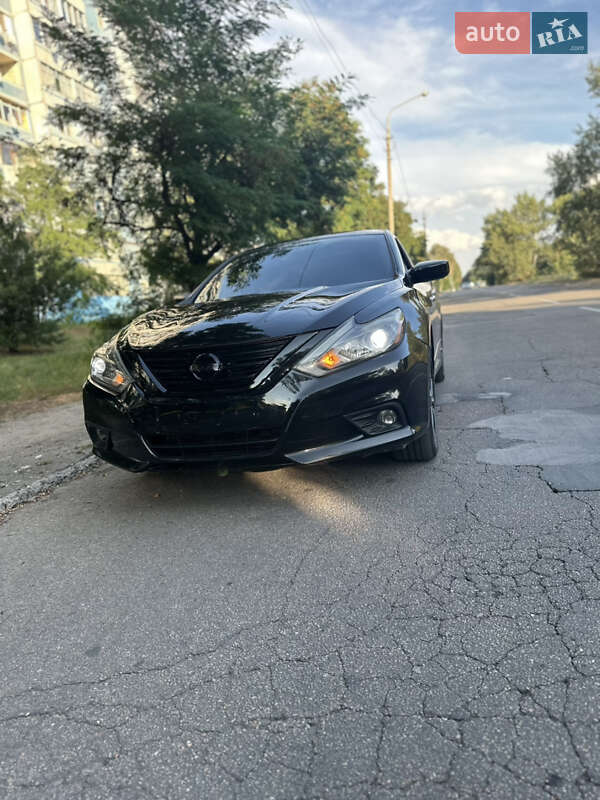 Седан Nissan Altima 2016 в Каменском