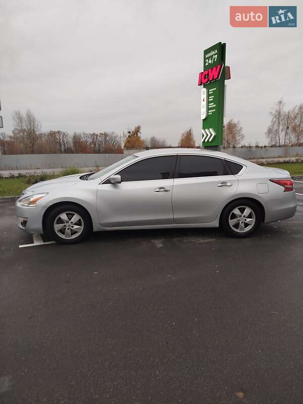 Седан Nissan Altima 2015 в Бучі