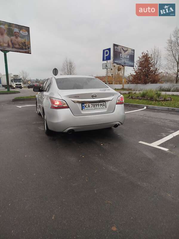 Седан Nissan Altima 2015 в Бучі