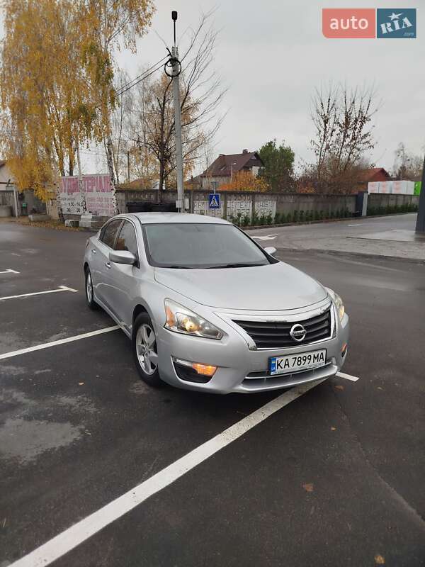 Седан Nissan Altima 2015 в Бучі
