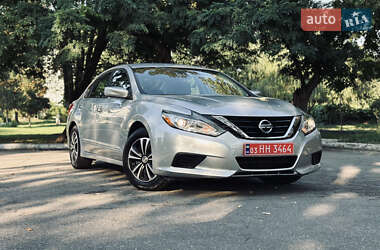 Седан Nissan Altima 2016 в Киеве
