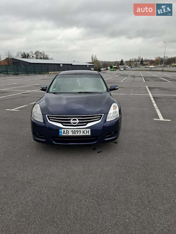 Седан Nissan Altima 2009 в Виннице