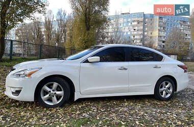 Седан Nissan Altima 2015 в Днепре