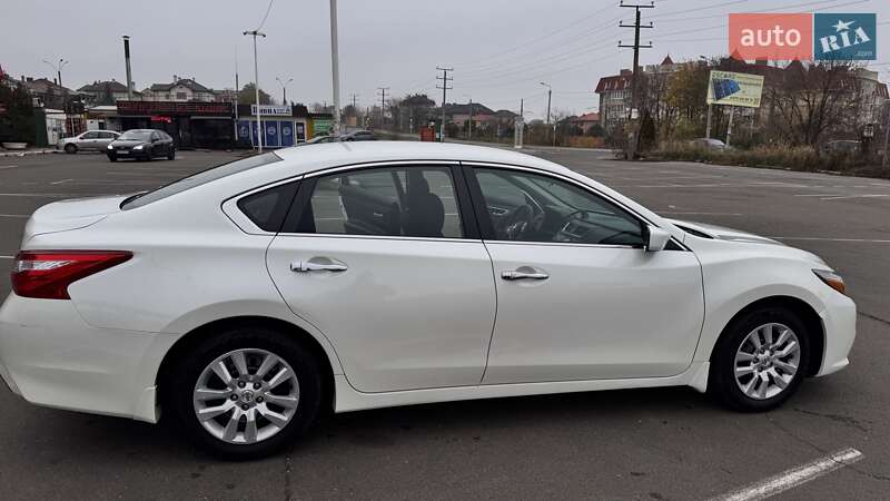 Седан Nissan Altima 2017 в Одессе