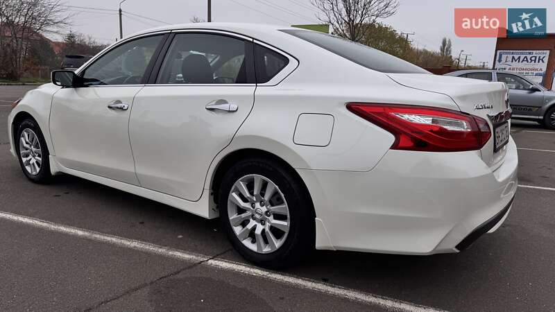 Седан Nissan Altima 2017 в Одессе