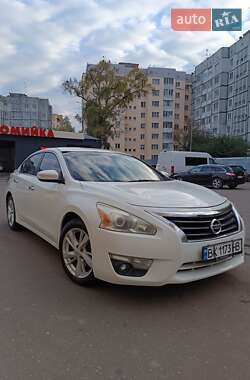 Седан Nissan Altima 2013 в Рівному