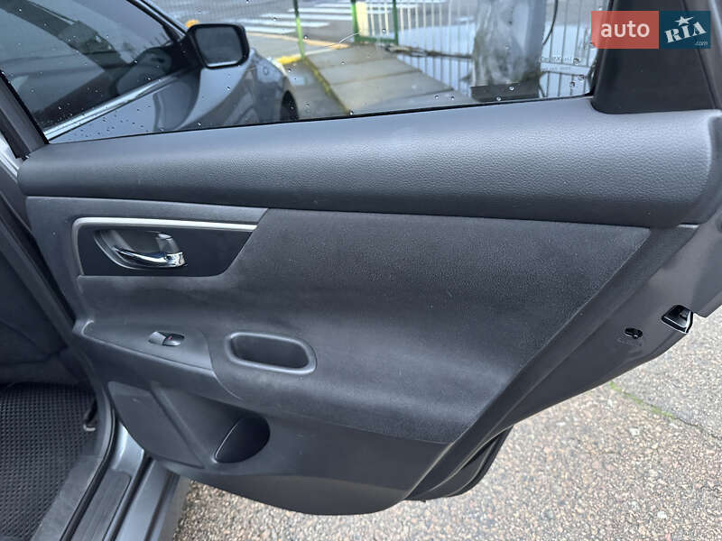 Седан Nissan Altima 2014 в Киеве