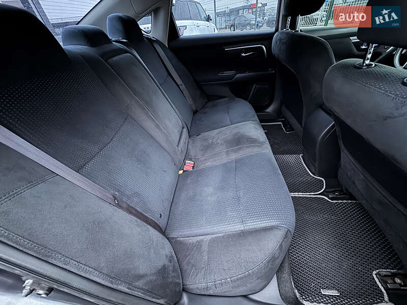 Седан Nissan Altima 2014 в Киеве