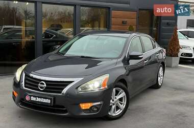 Седан Nissan Altima 2012 в Рівному