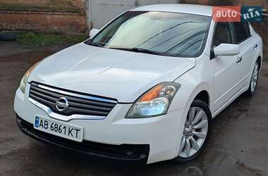 Седан Nissan Altima 2011 в Виннице