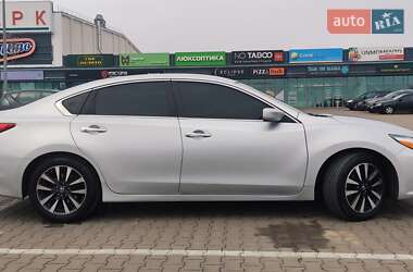 Седан Nissan Altima 2016 в Києві