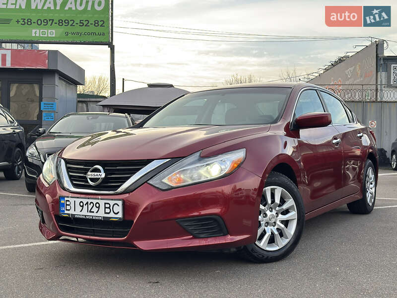 Седан Nissan Altima 2015 в Киеве