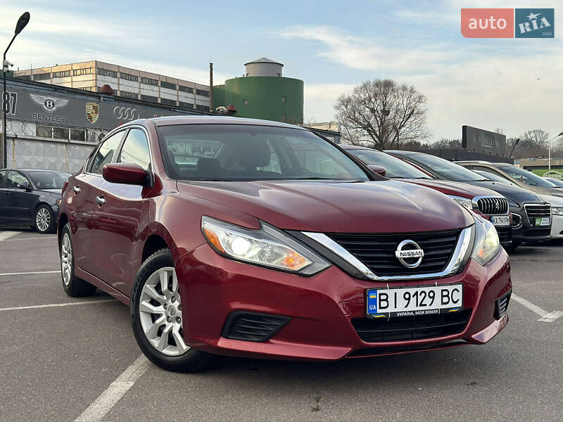 Седан Nissan Altima 2015 в Киеве
