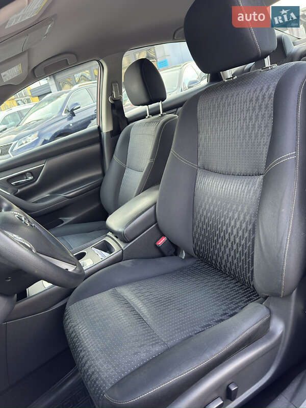 Седан Nissan Altima 2015 в Киеве