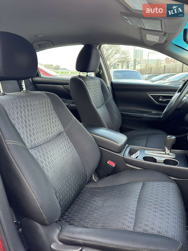 Седан Nissan Altima 2015 в Киеве