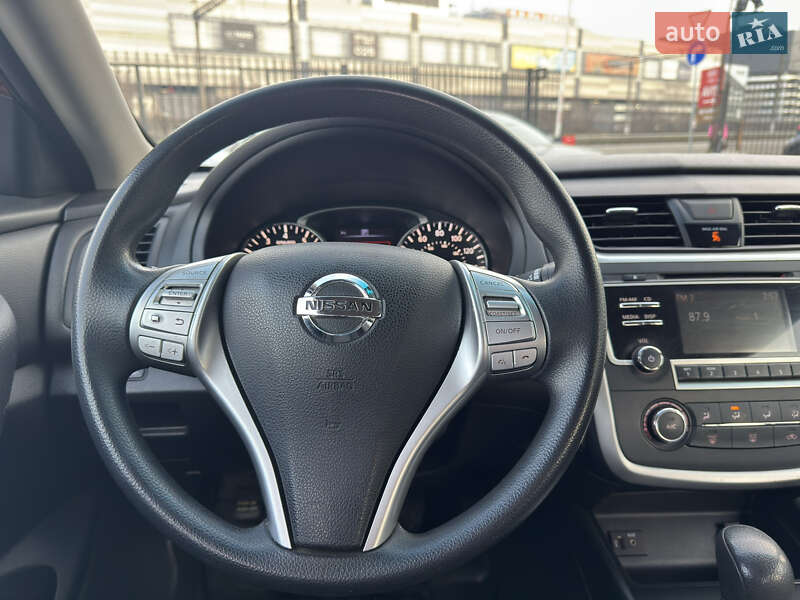 Седан Nissan Altima 2015 в Киеве