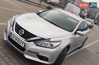 Седан Nissan Altima 2016 в Києві