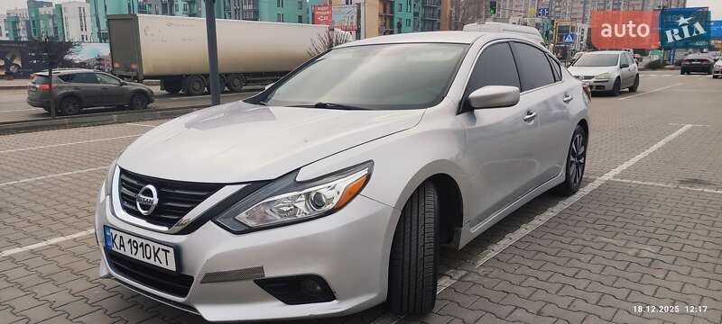 Седан Nissan Altima 2016 в Києві
