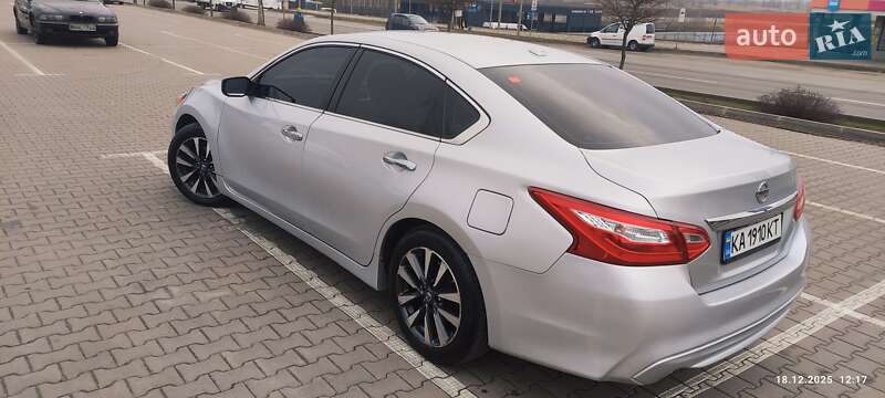Седан Nissan Altima 2016 в Києві