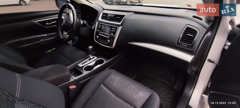 Седан Nissan Altima 2016 в Києві