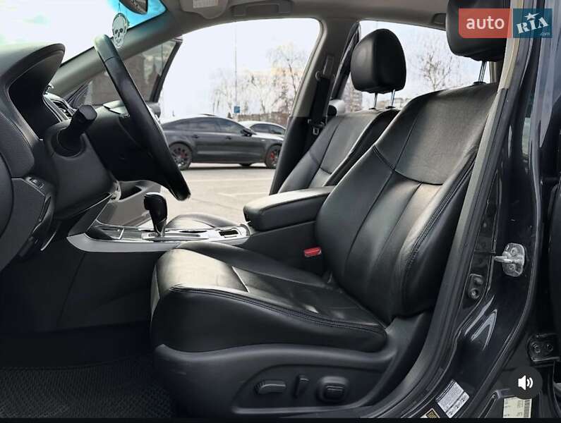 Седан Nissan Altima 2013 в Львове