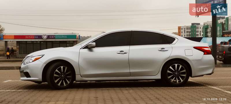 Седан Nissan Altima 2016 в Києві