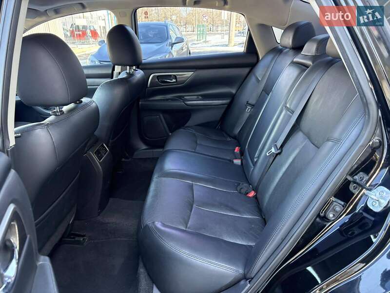 Седан Nissan Altima 2015 в Миколаєві