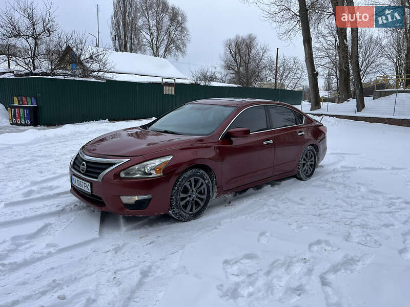 Седан Nissan Altima 2015 в Киеве