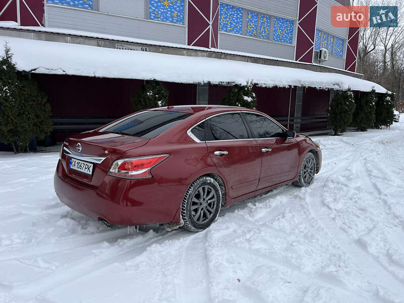 Седан Nissan Altima 2015 в Киеве
