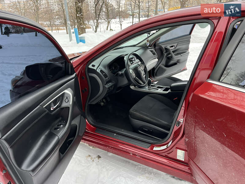 Седан Nissan Altima 2015 в Киеве