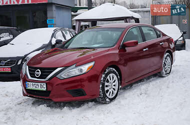 Седан Nissan Altima 2015 в Киеве