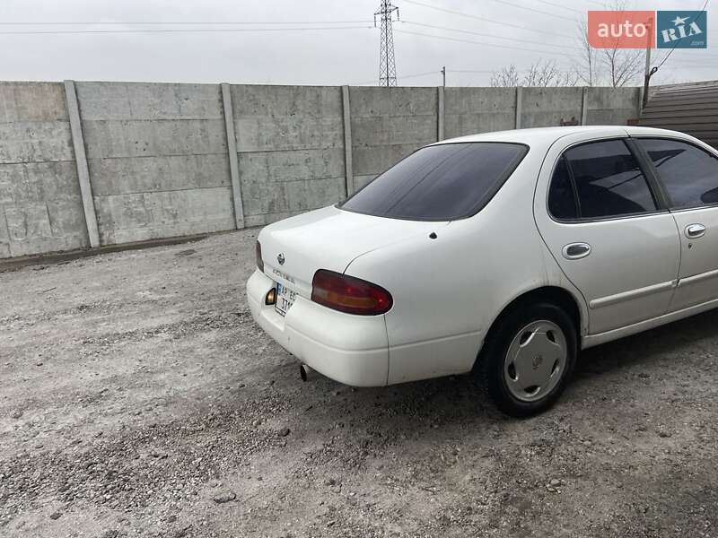 Седан Nissan Altima 1993 в Запорожье