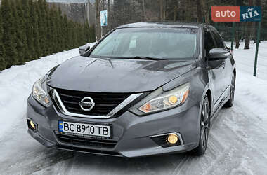 Седан Nissan Altima 2016 в Дрогобичі