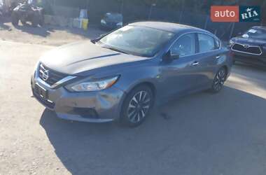 Седан Nissan Altima 2018 в Киеве