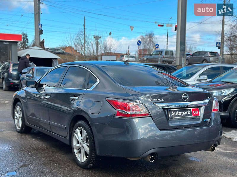 Седан Nissan Altima 2013 в Виннице