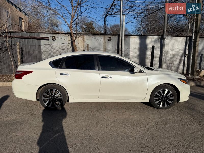 Седан Nissan Altima 2017 в Одессе