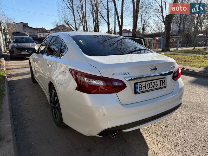Седан Nissan Altima 2017 в Одессе