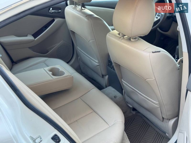 Седан Nissan Altima 2011 в Киеве