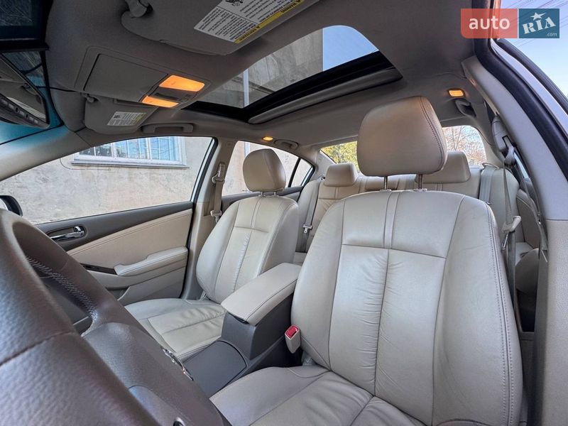 Седан Nissan Altima 2011 в Киеве