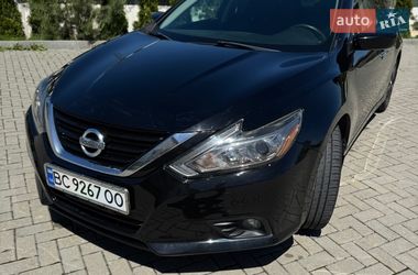 Седан Nissan Altima 2017 в Львове