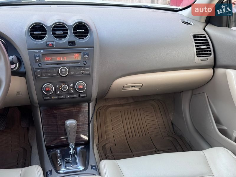 Седан Nissan Altima 2011 в Києві фото 24 Седан Nissan Altima 2011 в Києві