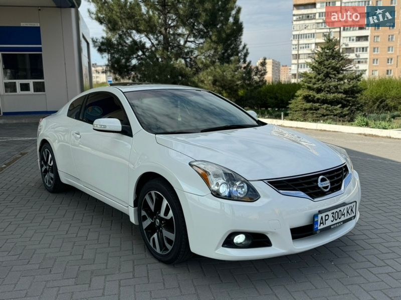 Купе Nissan Altima 2010 в Запоріжжі