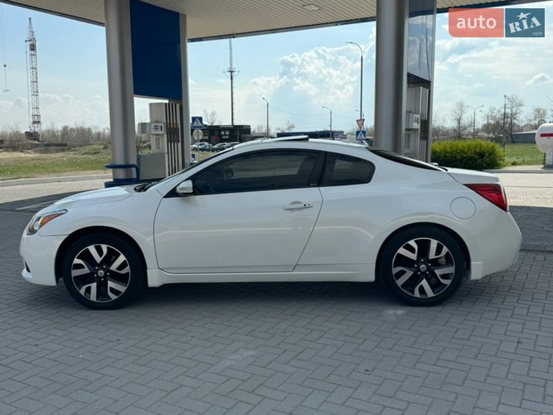 Купе Nissan Altima 2010 в Запоріжжі