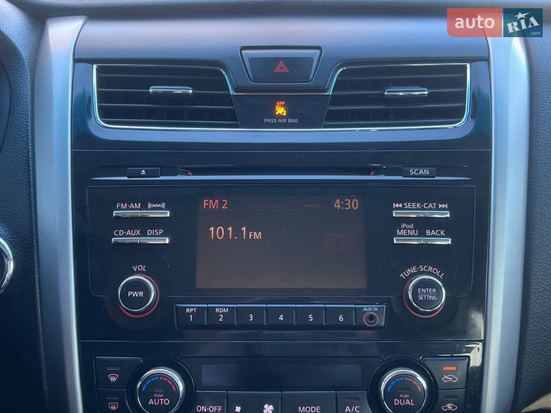 Седан Nissan Altima 2012 в Києві