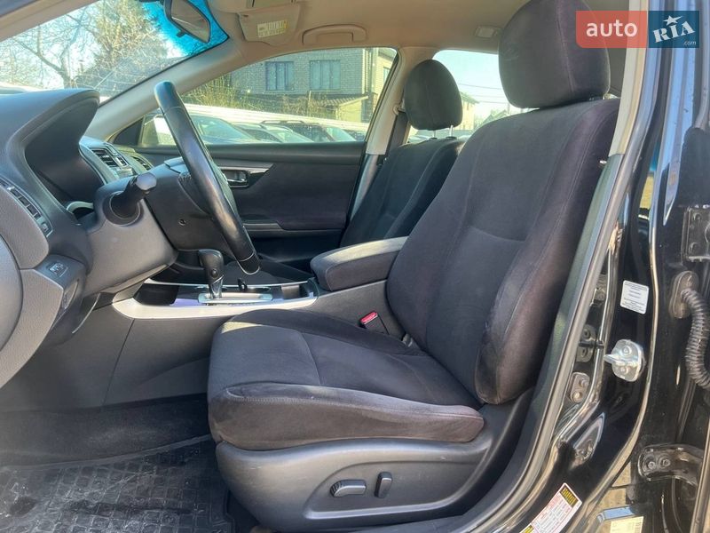 Седан Nissan Altima 2012 в Києві