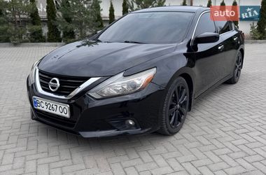Седан Nissan Altima 2017 в Львові