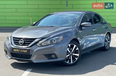 Седан Nissan Altima 2016 в Киеве